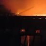 Ditinggal Tarawih Pemiliknya, 2 Rumah di Pasar Rebo Hangus Terbakar