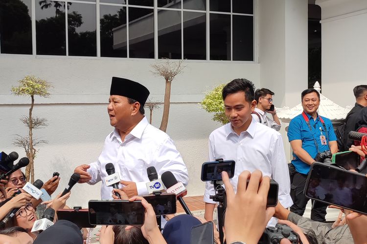 Capres-cawapres nomor urut 2 Prabowo Subianto-Gibran Rakabuming Raka tiba di kantor KPU RI pada Rabu (24/4/2024) sekitar pukul 09.46 WIB, untuk resmi ditetapkan sebagai presiden dan wakil presiden terpilih hasil Pilpres 2024.