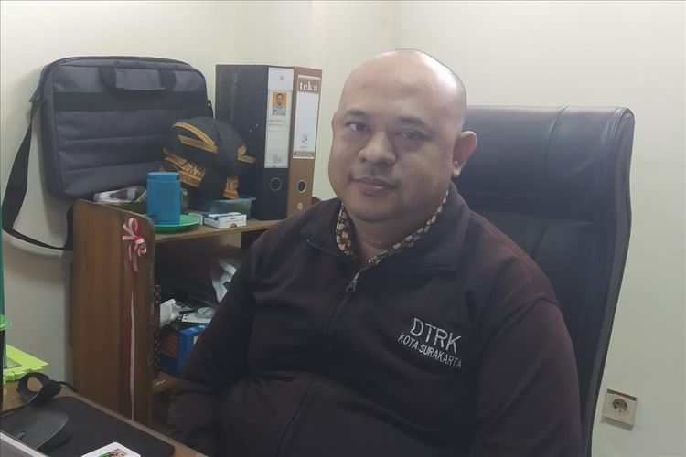 Kepala UPT Rumah Sewa Dinas Perumahan, Kawasan Permukiman dan Pertanahan Kota Surakarta Iswan Fitradias di Solo, Jawa Tengah, Rabu (3/7/2019).
