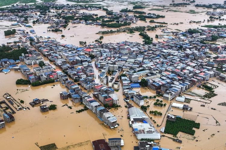 21 Orang Tewas akibat Longsor di China, Topan dan Banjir Ancam Wilayah Lain