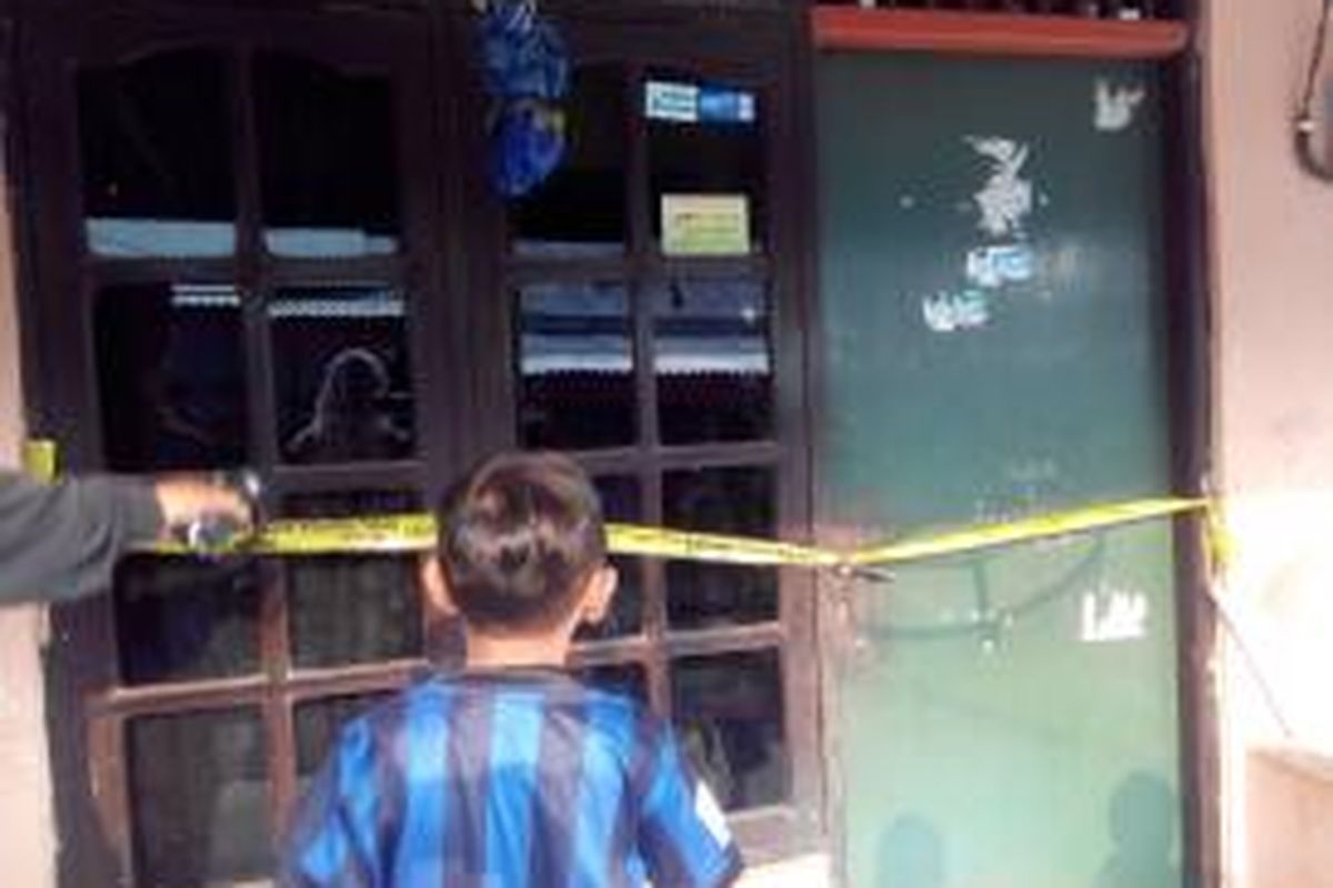 Rumah Rian Heriawan (10), seorang anak yang terkena peluru nyasar di Jatiwaringin, Pondokgede, Bekasi, Selasa (16/6/2015). 