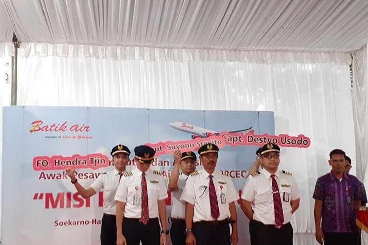 Beberapa kru pesawat Airbus 330-300 Batik Air yang menjalani misi kemanusiaan mengevakuasi WNI dari wuhan akibat virus corona tiba di Jakarta setelah masa observasi 14 hari di Natuna, Sabtu (15/2/2020).