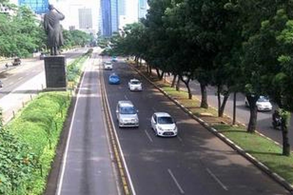 Ilustrasi suasana Jalan Jenderal Sudirman, Jakarta.