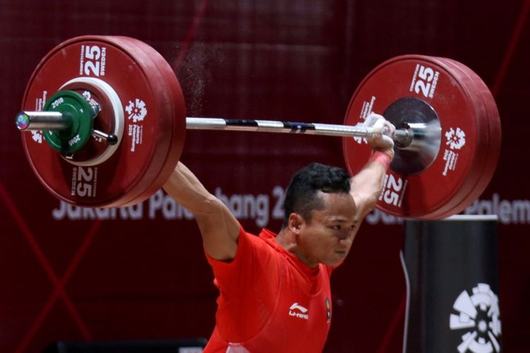 Salah satu aksi Triyatno dalam cabang olahraga angkat besi kelas 69 kilogram di Asian Games 2018 di JI Expo Kemayoran, Jakarta, Rabu (22/08/2018). 