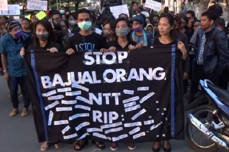 Ratusan warga Kota Kupang, NTT menggelar aksi bisu