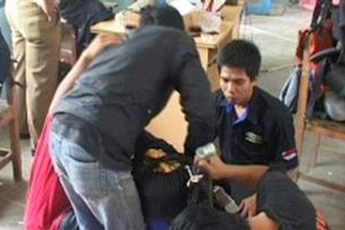 Lima pendaki mahasiswa dari sejumlah perguruan tinggi di Sulawesi selatan dan sulbar hingga kini belum ditemukan. Kelima pendaki tersebut berangkat 24/1 dan dijadwalkan pulang 31/1 namun hingga Selasa (5/2) kelimnya belum kembali.