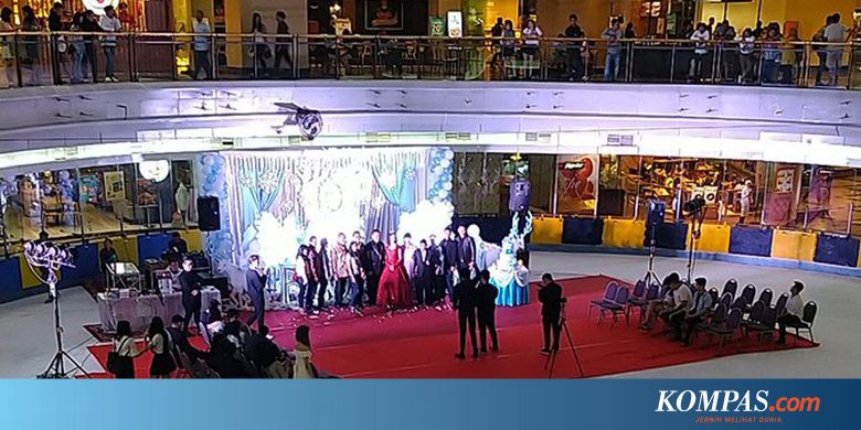 Kehebohan Pesta Sweet Seventeen Di Tengah Arena Ice Skate