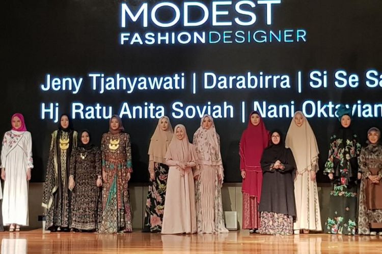 Trunk show Indonesia Modest Fashion Week 2017 di Kementerian Pariwisata, Jakarta, Senin (9/10/2017).