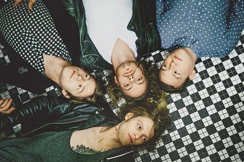 Lirik dan Chord Lagu Right Before My Eyes - Cage the Elephant