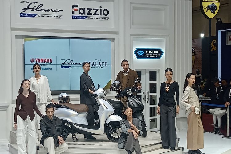 Kolaborasi The Palace Jeweler dan Yamaha ditampilkan dalam sebuah trunk show yang berlangsung di acara Indonesia Motorcycle Show (IMOS) 2023.