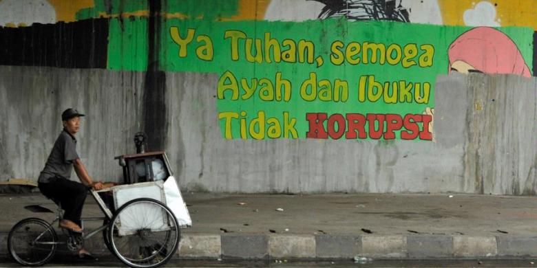 Mural antikorupsi di Jalan Jenderal Gatoto Subroto, Jakarta, Sabtu (16/3/2013).