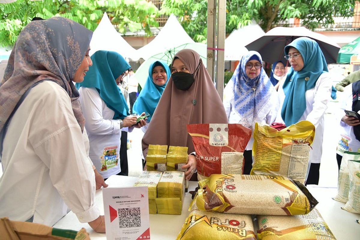 Ketua TP-PKK Sulsel Naoemi Octarina mengatakan, Pasar Murah Pelita Ramadhan merupakan salah satu wujud kepedulian Pemprov Sulsel serta organisasi-organisasi perempuan kepada masyarakat. 