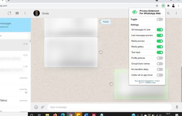 Tangkapan layar pesan pada WhatsApp Web yang disamarkan menggunakan ekstensi di Google Chrome