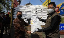 Wali Kota Madiun Pastikan Beras Bantuan dari Kemensos Layak Konsumsi dan Tepat Sasaran