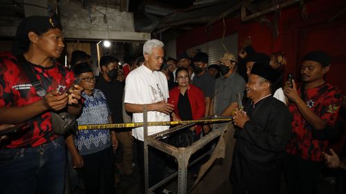Tinjau Pasar Terbakar, Ganjar Pastikan Perbaikan dan Tempat Dagang Sementara