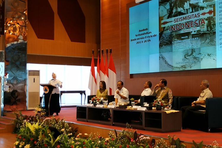 Kepala BMKG, Dwikorita Karnawati, saat memberikan pemaparan pada acara Kaleidoskop Bencana 2019 dan Outlook bencana 2020 di Graha BNPB, Jakarta Timur, Senin (30/12/2019).