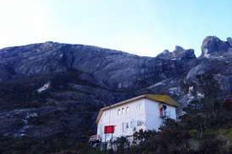 Laban Rata Rest House yang terletak di Gunung Kinabalu, Sabah, Malaysia, berada di ketinggian 3.272 meter di atas permukaan laut (mdpl).