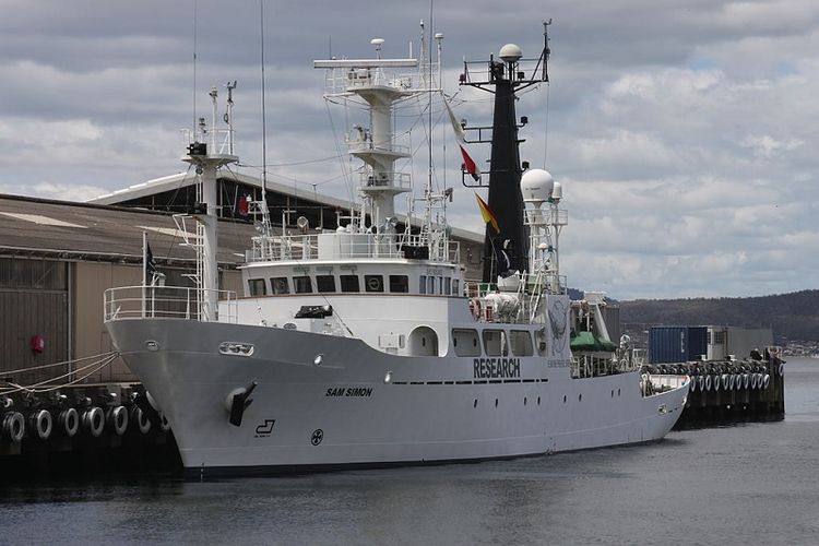 MV Sam Simon, salah satu kapal milik organisasi konservasi Sea Shepherd, yang ikut melawan kapal-kapal Bandit 6.