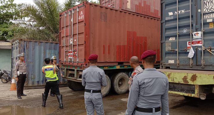 7 Kontainer Surat Suara Pemilu 2024 Tiba di Bangka, Ini Rinciannya