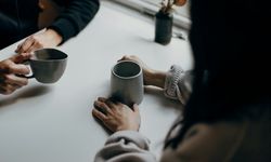 Ini Cara Jadi Teman Curhat yang Baik Sambil Jaga Kesehatan Mental Menurut Psikolog