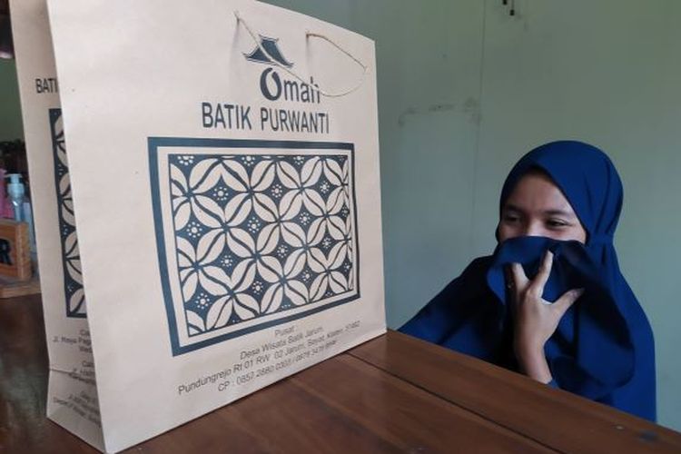 Kemasan oleh-oleh Omah Batik Purwanti, Kecamatan Bayat, Kabupaten Klaten, Jawa Tengah.