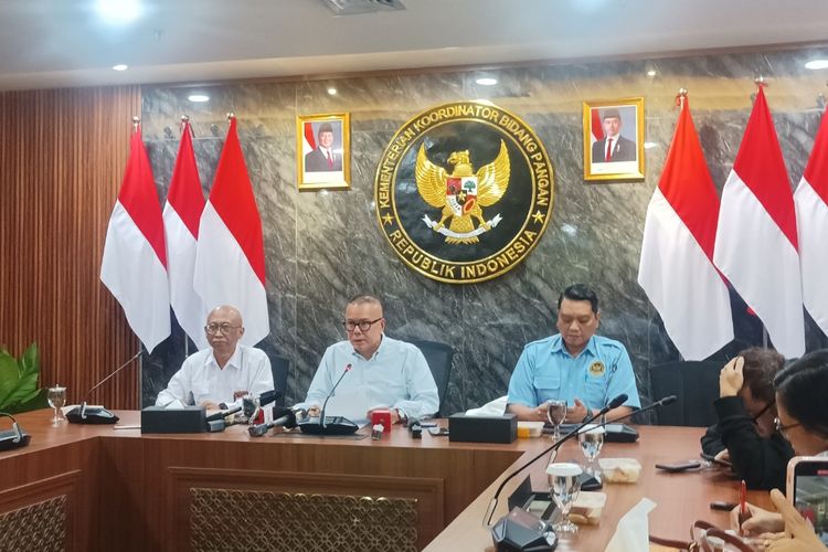 Ketua Divisi Diplomasi dan Komunikasi Publik Satuan Tugas (Satgas) Penanganan Cesium-137 (Cs-137), Bara Hasibuan di Kantor Kemenko Pangan, Jakarta, Rabu (29/10/2025).