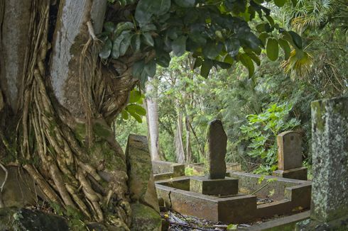 Heboh Tanah 3 Makam Kuno Naik 1,5 Meter, Viral di Medsos, Kini Dikunjungi Ratusan Orang Tiap Hari