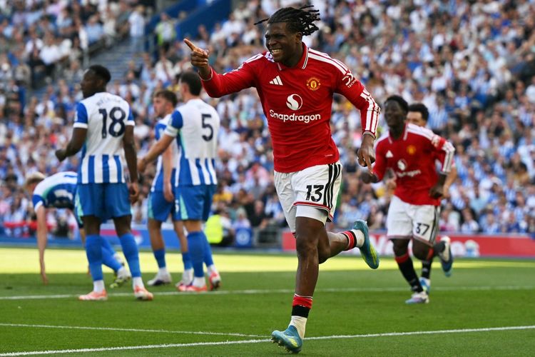 Patrick Dorgu merayakan gol pertama timnya dalam pertandingan sepak bola Liga Inggris antara Brighton & Hove Albion vs Manchester United di Stadion American Express Community di Brighton, Inggris selatan pada 24 Mei 2026. (Foto oleh Glyn KIRK / AFP) 