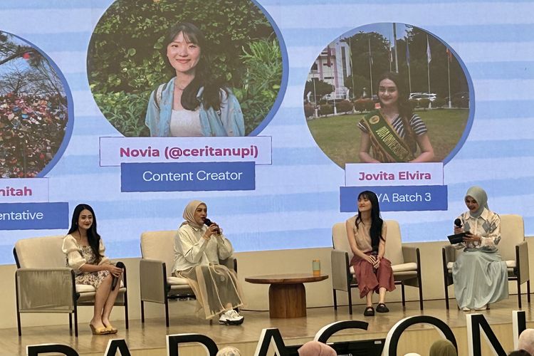 Sesi talkshow dalam acara Wardah Youth Ambassador bersama content creator Novia atau pemilik akun @ceritanupi dan Wardah Ambassador Batch 3Jovita Elvira di Paragon Community Hub, Jakarta Selatan, Sabtu (13/9/2025).