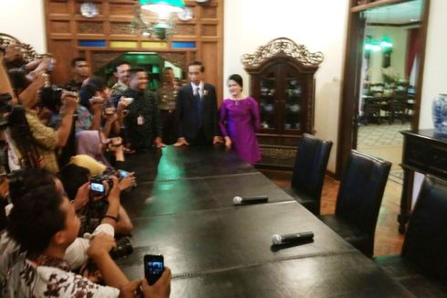 Sekilas Suasana Pengumuman Pernikahan Kahiyang Ayu di Rumah Jokowi