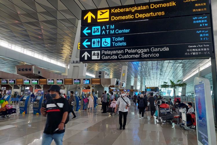 Suasana Terminal 3 Bandara Soekarno-Hatta, Kota Tangerang, pada Rabu (9/3/2022).