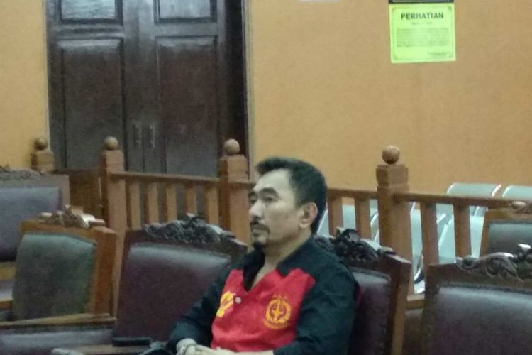 Gatot Brajamusti atau Aa Gatot dalam sidang di Pengadilan Negeri Jakarta Selatan, Selasa (30/1/2018).
