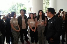 Pemeran Film Dilan 1991 Kunjungi Rumah Dinas Ridwan Kamil