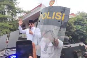Temui Massa Demo, Bupati Pati Sudewo Dilempari Sandal