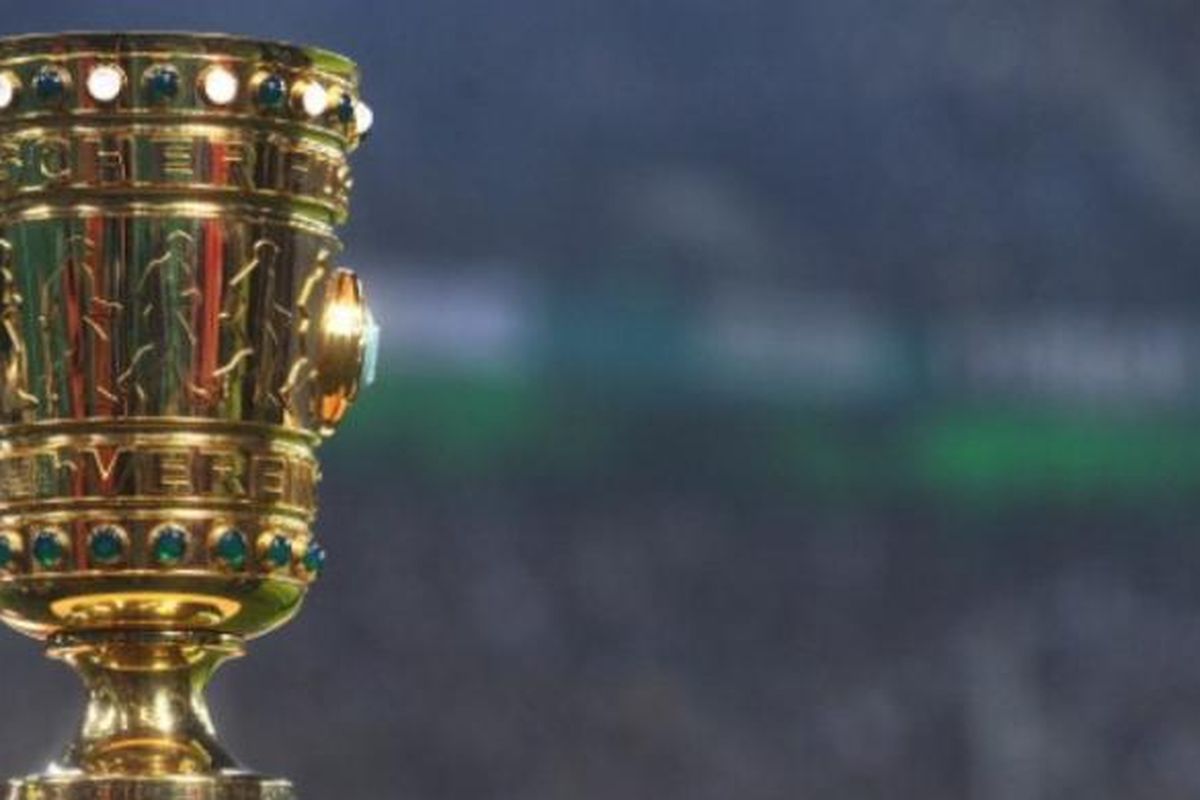 Trofi DFB Pokal.