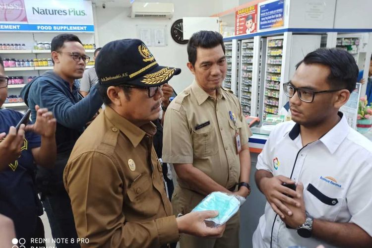 Dinas Perindustrian dan Perdagangan (Disperindag) Provinsi Kepulauan Riau (Kepri) dan Tanjungpinang melakukan sidak di apotik untuk memastikan stok masker dan antiseptik tersedia.
