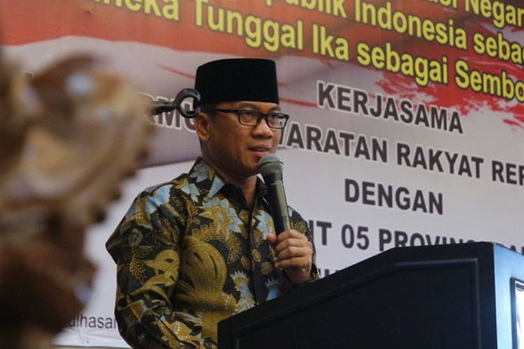 Anggota DPR dari Partai Amanat Nasional (PAN) Yandri Susanto menyampaikan pentingnya implementasi Pancasila dalam kegiatan Sosialisasi Empat Pilar MPR RI di Serang, Banten, Selasa (5/9/2017). (KOMPAS.com/Tiara Fitriyani)