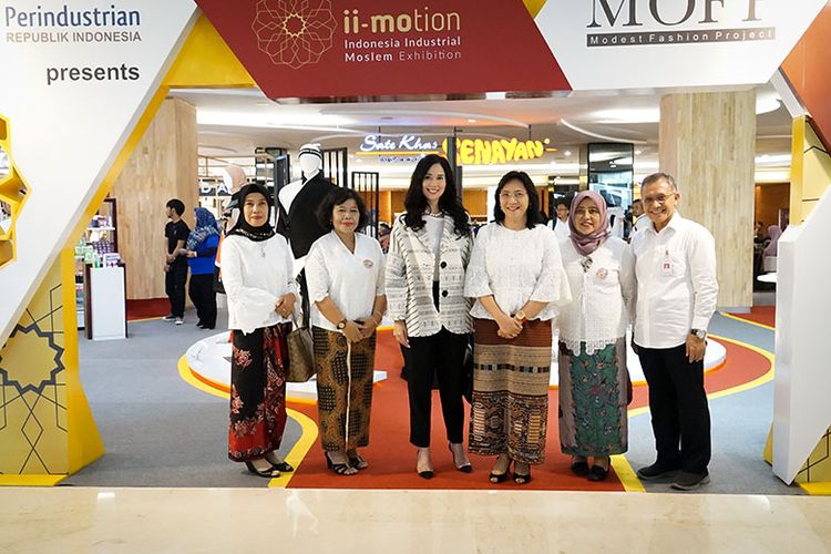 Dirjen IKMA Gati Wibawaningsih (ketiga dari kanan) saat launching ii-Motion di FX Sudirman, Jakarta. 