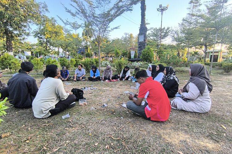 Solidaritas untuk 5 Wartawan Hilang di Krakatau, Jurnalis Pamekasan Gelar Doa Bersama