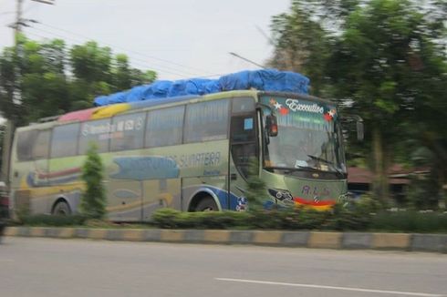 Keunikan Bus Sumatera, Memakai Keranjang di Atapnya