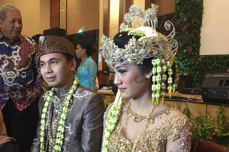 Raditya Dika dan Annisa Aziza menggelar jumpa pers pernikahannya di Ballroom Ritz Carlton, Jakarta Selatan, Sabtu (5/5/2018).