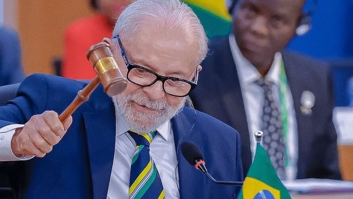 [HOAKS] Presiden Brasil Dorong Neymar untuk Tidak Pensiun dari Timnas