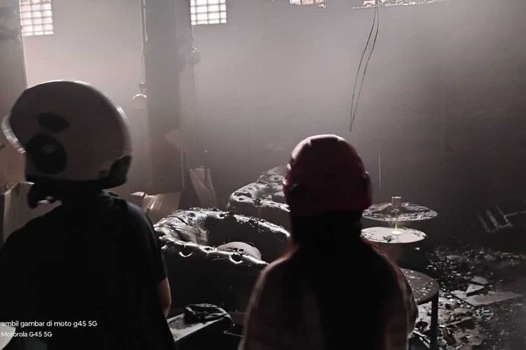 Gudang Borsumy Bar & Lounge Semarang Terbakar, Kerugian Capai Rp 2 Miliar
