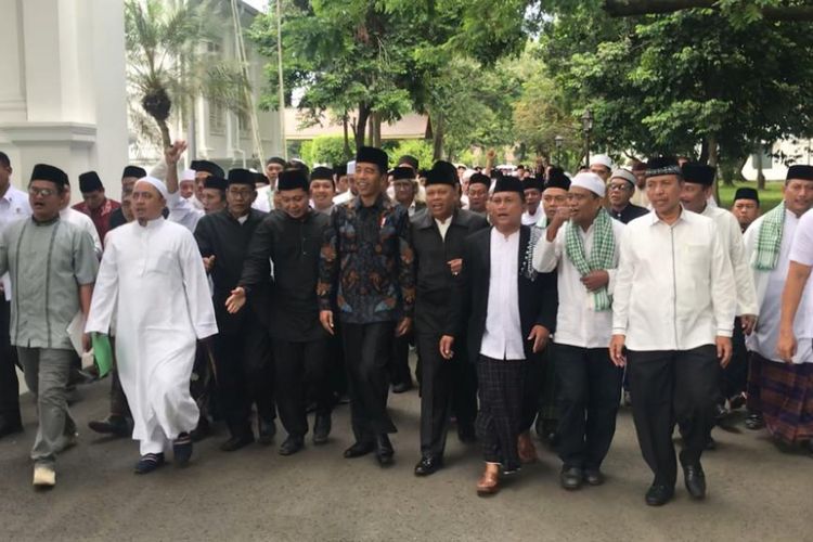 Silaturahim Presiden Joko Widodo dengan ulama se-Jadetabek di Istana Presiden Jakarta, Kamis (7/2/2019).