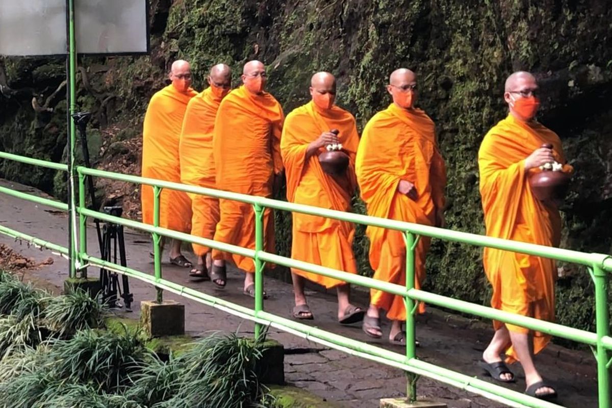 Umbul Jumprit Temanggung, tempat pengambilan air berkah yang digunakan untuk upacara Tri Suci Waisak di Candi Borobudur.


