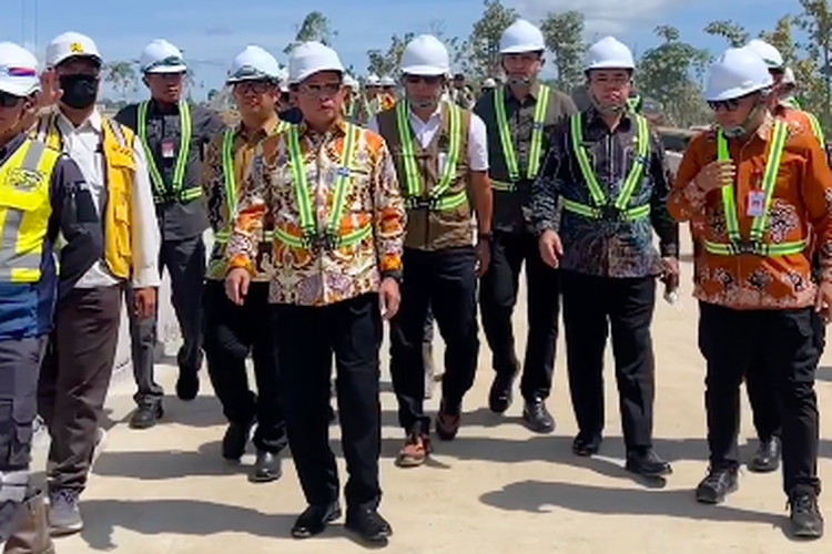 Menteri Dalam Negeri Tito Karnavian didampingi Pj Gubernur Kalimantan Timur (Kaltim) Akmal Malik mengunjungi Ibu Kota Nusantara (IKN), Kamis (22/3/3024).