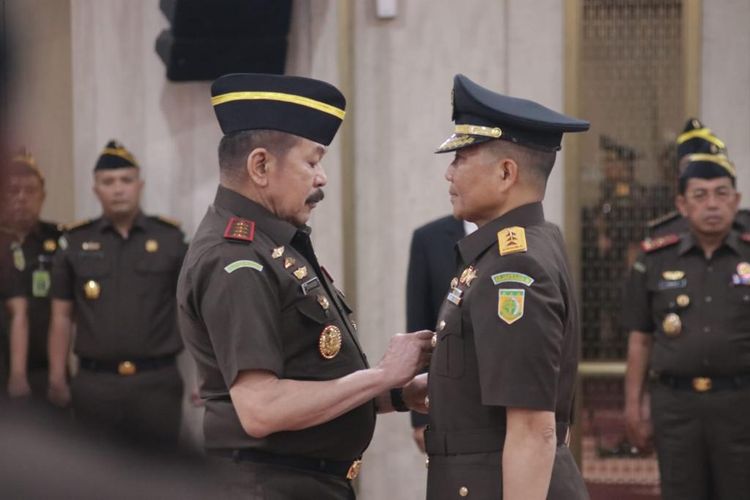 Jaksa Agung Sanitiar Burhanuddin melantik Mayor Jenderal TNI Wahyoedho Indrajit menjadi Jaksa Agung Muda Pidana Militer.