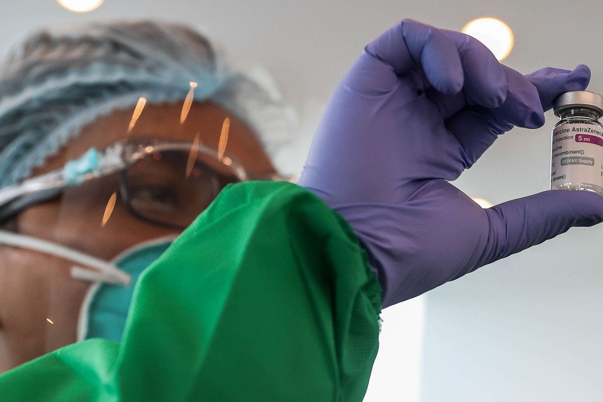 A photo of a Covid-19 vaccinator during a mass vaccination program in Jakarta on Tuesday, June 8, 2021. 