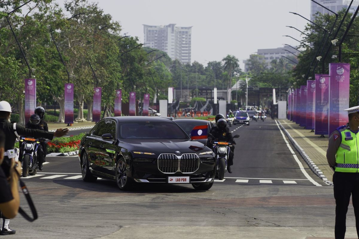 BMW Indonesia Dukung Perhelatan KTT ke-43 ASEAN PLUS 2023 Dengan BMW i7 Sebagai Sustainable Mobility Partner.
