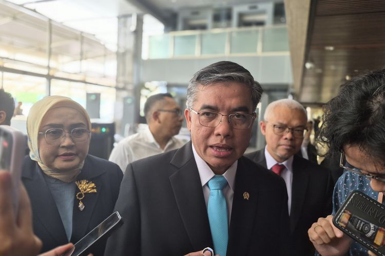 Menteri Ketenagakerjaan Yassierli di Gedung DPR RI, Selasa (6/10/2026).
